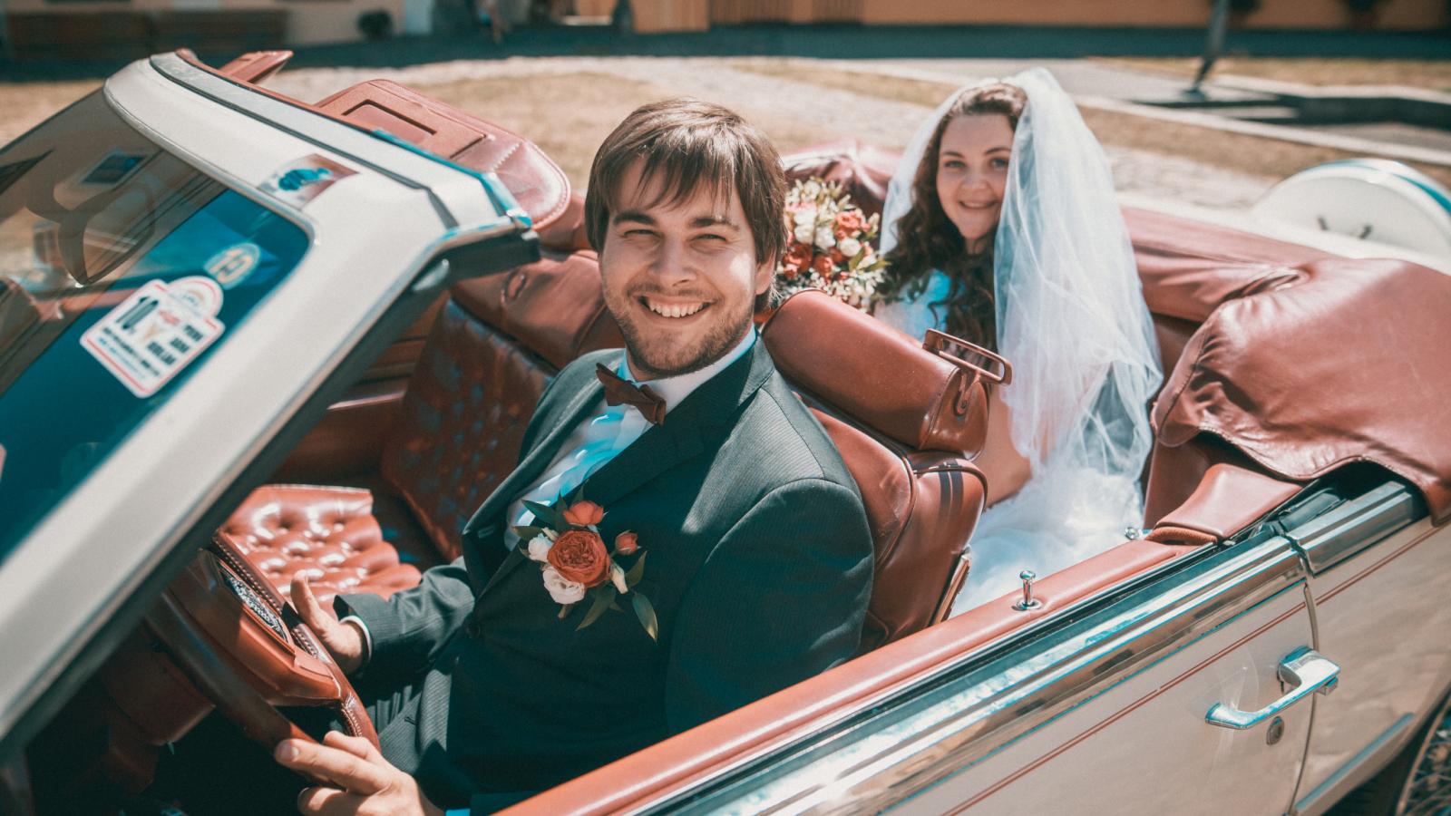 8 předmětů, které oživí vaše svatební fotografie